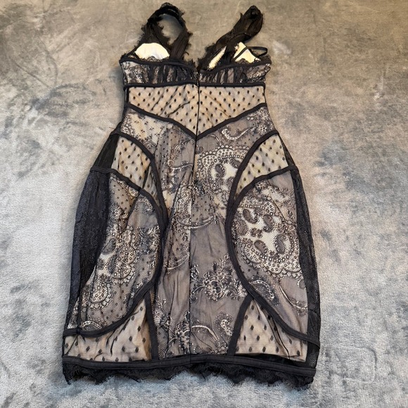 bebe Lace Mesh Bodycon Mini Dress Womens Small Black Beige Eyelash Trim Vintage - Picture 3 of 11